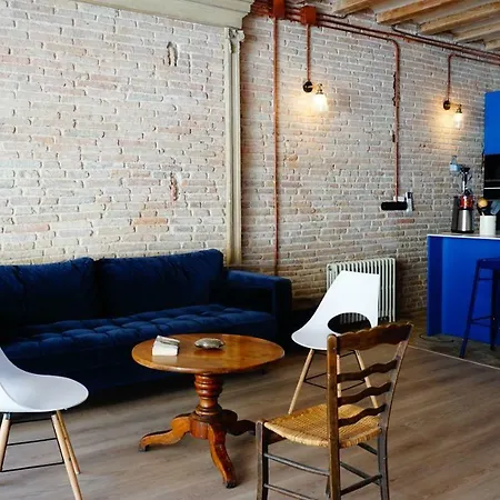 De Standing Raval Homestay