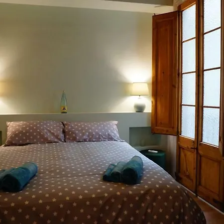 De Standing Raval Homestay *